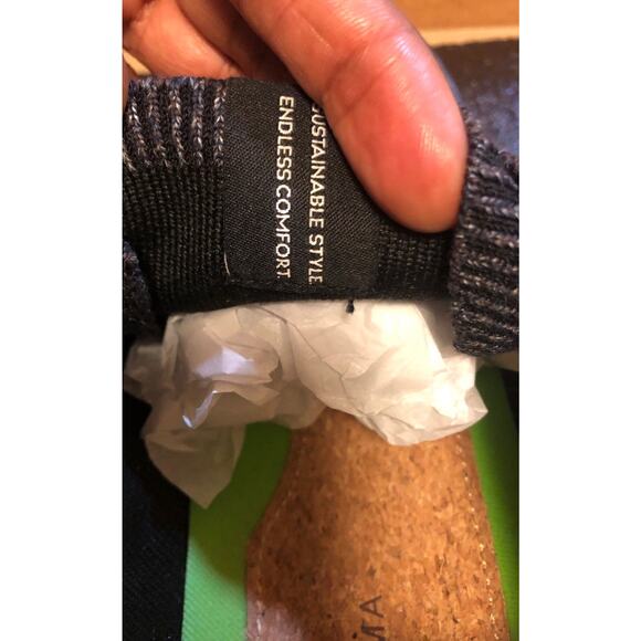 Cariuma Unisex Ethical Sneakers "Stone Black Knit Low Top Mens11 /Womens12.5 - Picture 12 of 12